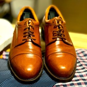 Johnston & Murphy cognac, Italian leather, cap toe shoe